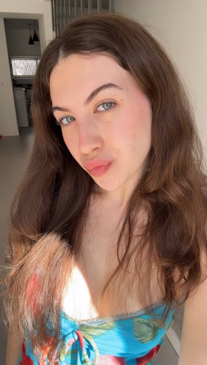 Nude girl Amber in Srinagar