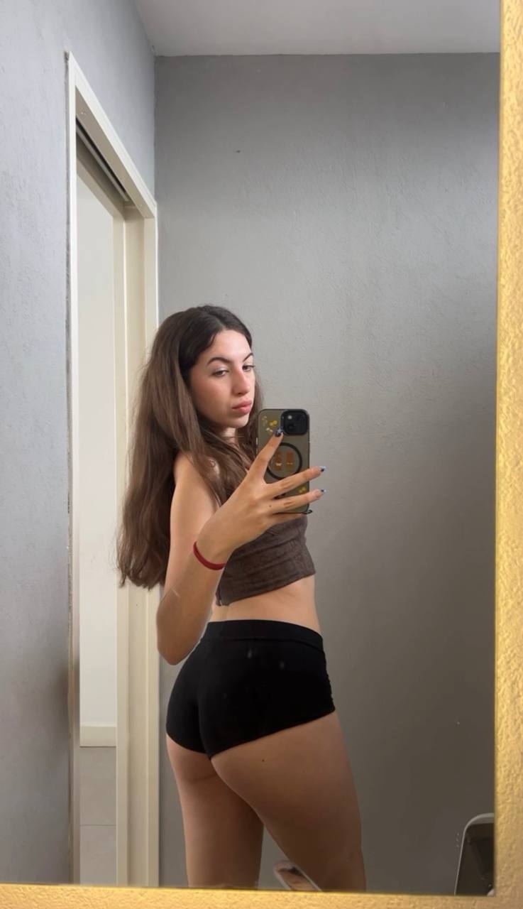 Amber in her underwear in Srinagar