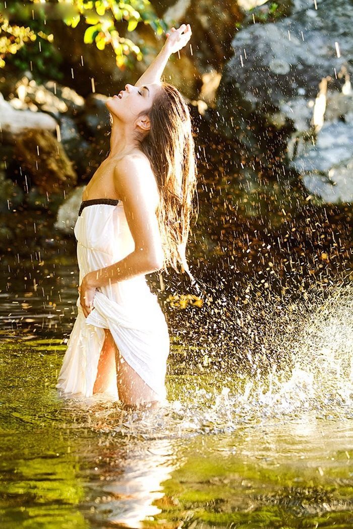 Marie Avgeropoulos in Srinagar