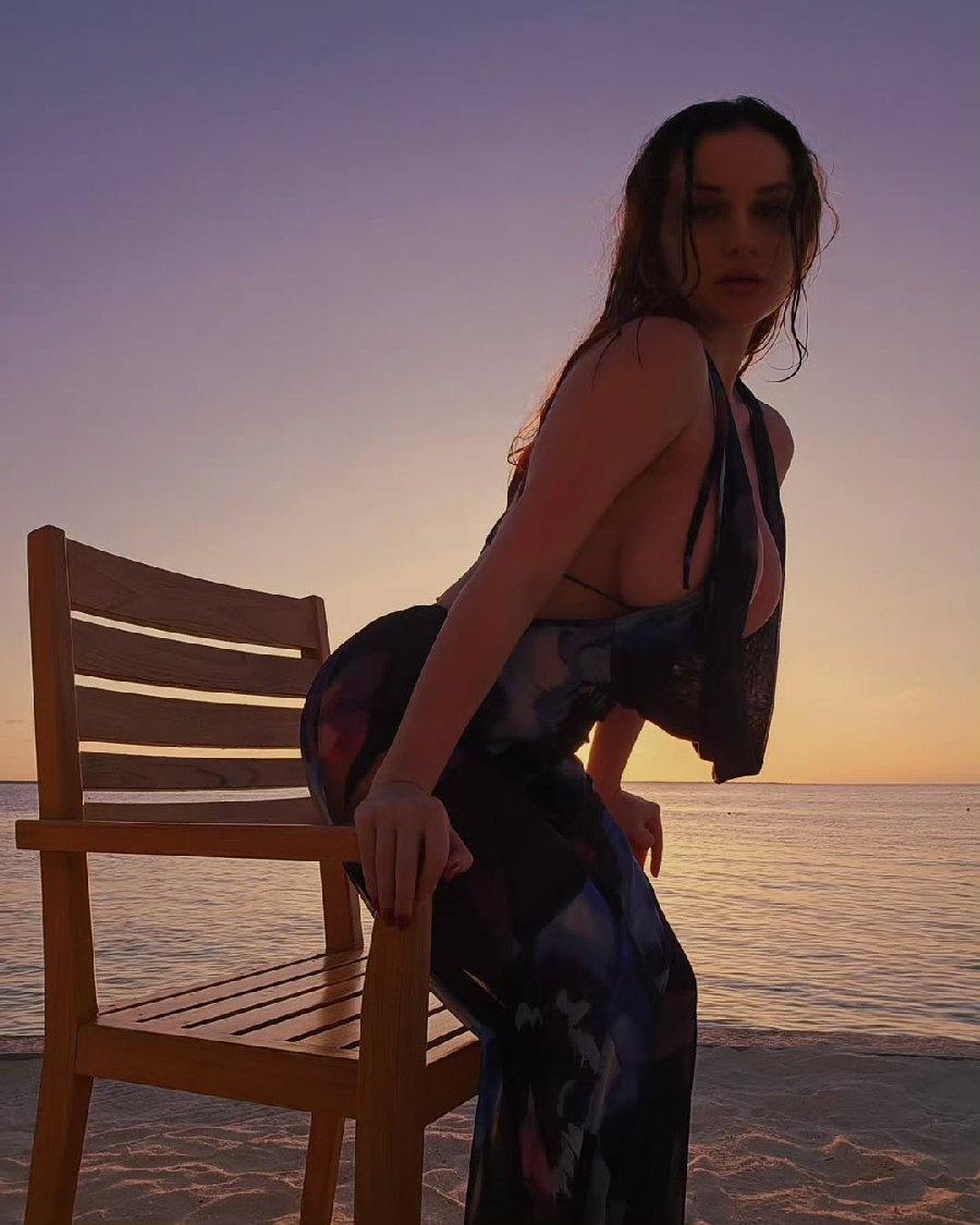 Sexy girl Miranda Faith nude in Srinagar