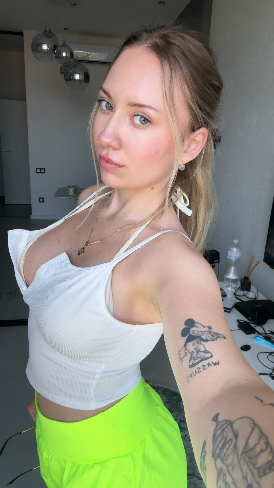 KateV in her underwear in Srinagar