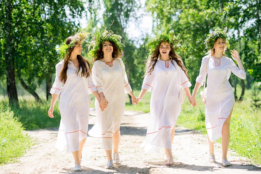 Slavic girls in Srinagar