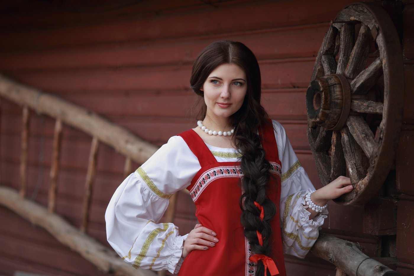 Girls in Slavic costumes in Srinagar