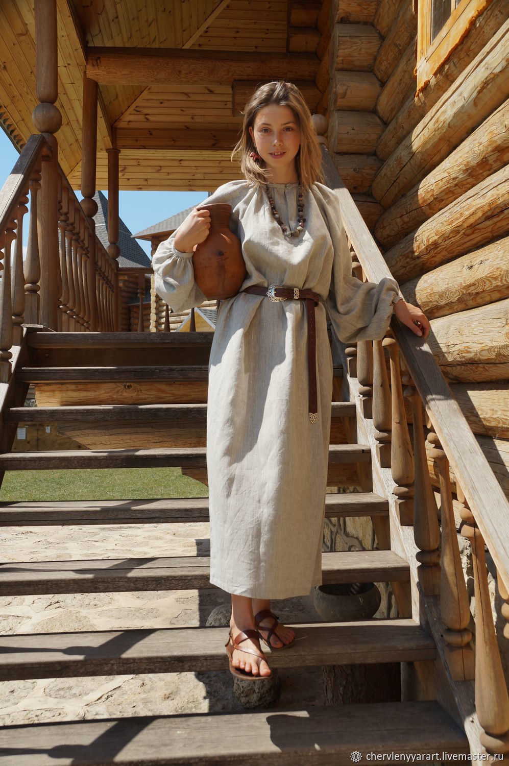Girls in Slavic costumes in Srinagar