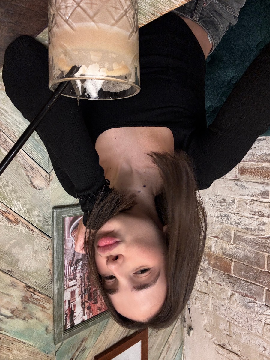 Fresh photos, fresh mood — Tina online in Srinagar